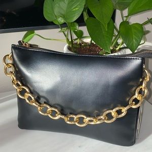 *NEW Forever 21 faux leather black shoulder purse w/chunky gold chain hardware